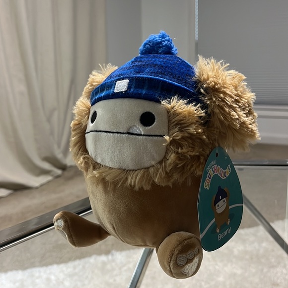 Benny Bigfoot Winter Squishmallow - Picture 4 of 4